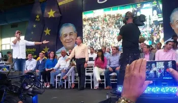 Roberto Salcedo realiza encuentro con jóvenes de la capital