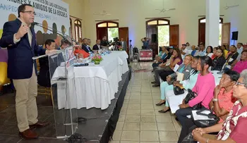Navarro pide no difundir videos violentos, ya que no todo es malo en las escuelas