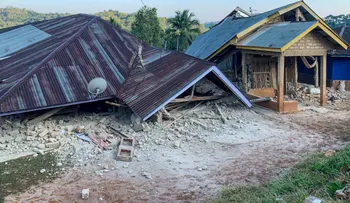 Terremoto de magnitud 7,7 en Indonesia deja dos muertos y numerosas viviendas destruidas; alerta de tsunami fue desactivada