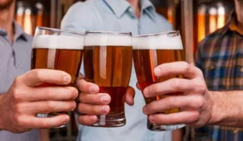 Tomar cerveza podría fortalecer los huesos