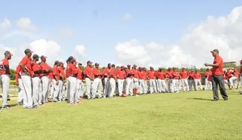 Luis Rojas toma las riendas en entrenamientos de los Leones