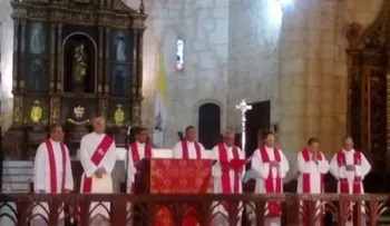 Sacerdotes deploran promoción de matrimonio gay (Brewster y su esposo), violencia y criminalidad 