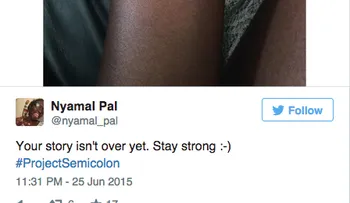 Descubre por qué muchas personas se están tatuando un punto y coma en la muñeca