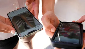 Teléfono inteligente a los 12 años se asocia con mayor riesgo de trastornos alimentarios a los 14