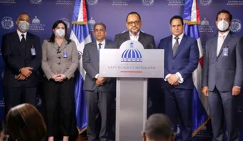 Poder Ejecutivo contrata abogados para recuperar bienes del Estado en manos de particulares 