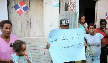 Dos jóvenes haitianas le entran a palos niña dominicana de 10 años 