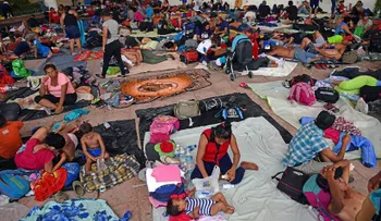 Bebé con menos de mes de nacida viaja en caravana de migrantes