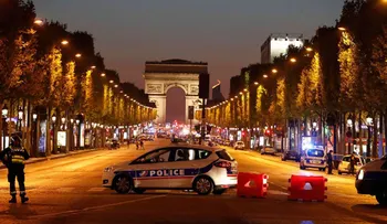 Alerta en París por un tiroteo en la avenida Champs Ã?lysées: un policía muerto