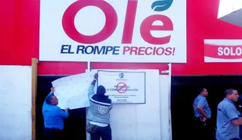 Proconsumidor cierra Hipermercado Ole de la Duarte, tras encontrar alimentos con heces fecales 