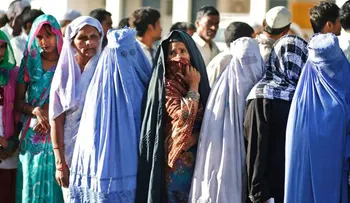India revisará la ley que permite a los hombres divorciarse de sus esposas con sólo repetir tres veces una palabra