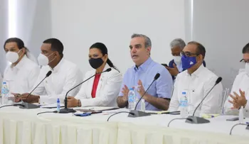 Presidente Abinader se reúne con representantes de juntas de vecinos de Moca