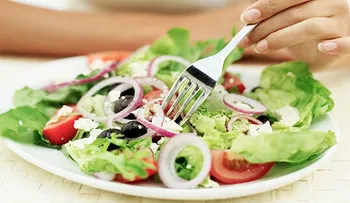 Los 10 alimentos verdes que curan enfermedades