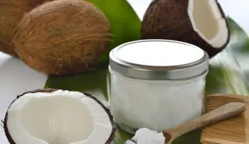 El ungüento de cera de abejas y de aceite de coco y ajo para las heridas superficiales