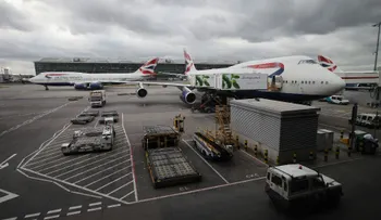 Intruso que se encerró en la cabina de un avión desató alerta de seguridad en aeropuerto de Londres