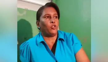 Estudiante golpeó a su compañera de clase sin ningún motivo; profesora explica lo sucedido 