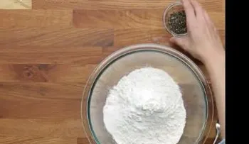 Chocolate relleno de mini tortas de aceite de oliva (VIDEO)
