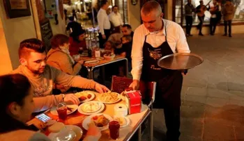 Clavada del verano 2 en España: locales que cobran por temperatura de la leche y cubitos de hielo