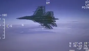 Tensión en el Mar Negro: Un caza ruso cerca de impactar contra un avión  de EEUU