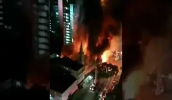 Edificio ocupado por ilegales colapsa tras incendio en Sao Paulo, Brasil 
