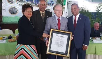 Pepín Corripio recibe reconocimiento del club Los Prados