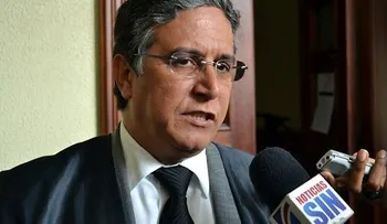 Dice dinero mueve los que militan en la política