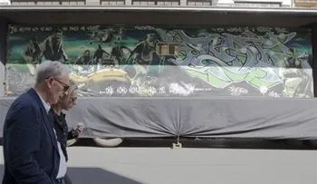 Subastarán en París obra de Banksy pintada en remolque 