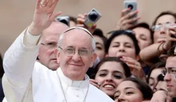 El papa aplaude a "todas las mujeres" por crear "una sociedad más humana"