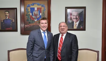 Embajador de EEUU ofrece apoyo a Ministerio Trabajo para fomentar empleo