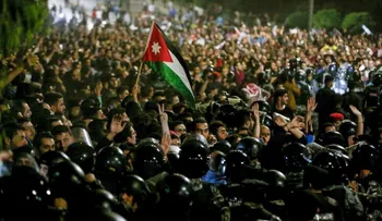 Dimite el primer ministro de Jordania tras varios días de intensas protestas contra las medidas de austeridad