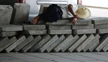 Un chino convierte el smog de Pekín en ladrillos para la construcción