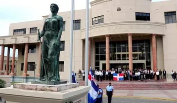 Condenan a 30 años de prisión a cabo de la Armada por asesinato de médico en Santiago