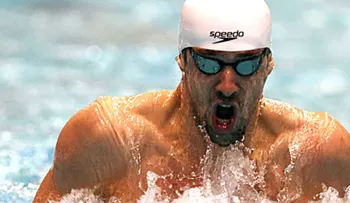 El nadador de EE.UU. Michael Phelps confiesa que orina en la piscina
