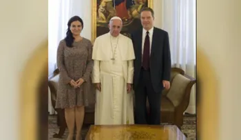 "Me temblaron las rodillas pero igual acepté", dice la primera mujer viceportavoz del papa