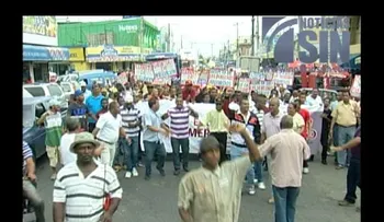 Hipólito acompaña a Danilo en inauguración Merca Santo Domingo