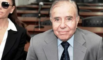 Carlos Menem permanece en cuidados intensivos por una neumonía