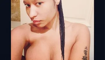 Nicki Minaj comparte la selfie más HOT de todas: ¡Desnuda en la Ducha!