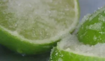 El limón congelado sirve para quitar los tumores malignos