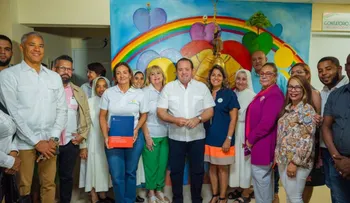 Ministro Paliza entrega aporte al Voluntariado Jesús con los Niños del Hospital Infantil Doctor Arturo Grullón