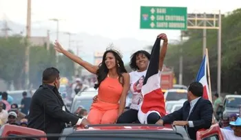 Francisca Lachapel recibida con alegría por su pueblo.