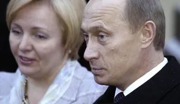 Versiones de que la exesposa de Putin se casó con un hombre 21 años menor que ella