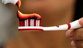 Los quí­micos usados en la pasta dental adelantaría la pubertad en las niñas