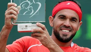 Víctor Estrella mantiene delantera en su segundo partido US Open