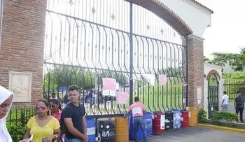 Estudiantes cierran con barricada el Cursa-UASD