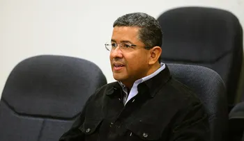 Hospitalizan al expresidente de El Salvador Francisco Flores