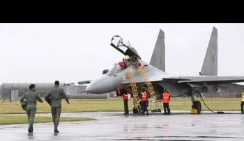Impresionante combate simulado de cazas: ¿El ruso Su-30 o el Typhoon británico?  (VIDEO)