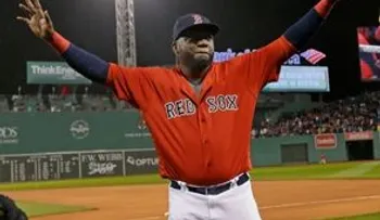 Los Medias Rojas buscan por todas las vías que Ortiz cambie de opinión; ejercen opción, pese a su retiro