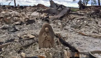 El fuego destruyó su hogar durante Harvey, pero esta estatua permaneció intacta