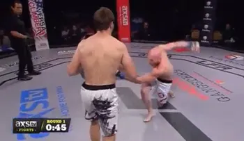 MMA: realizó una ridícula patada y terminó perdiendo por nocaut