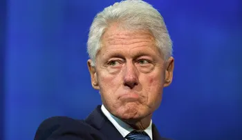 Bill Clinton abusó de una niñera cuando era gobernador; según WikiLeaks