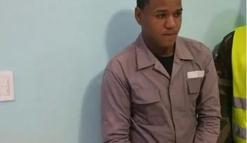 Raso policial que atracó y robó motor a hombre presta servicios en Santiago